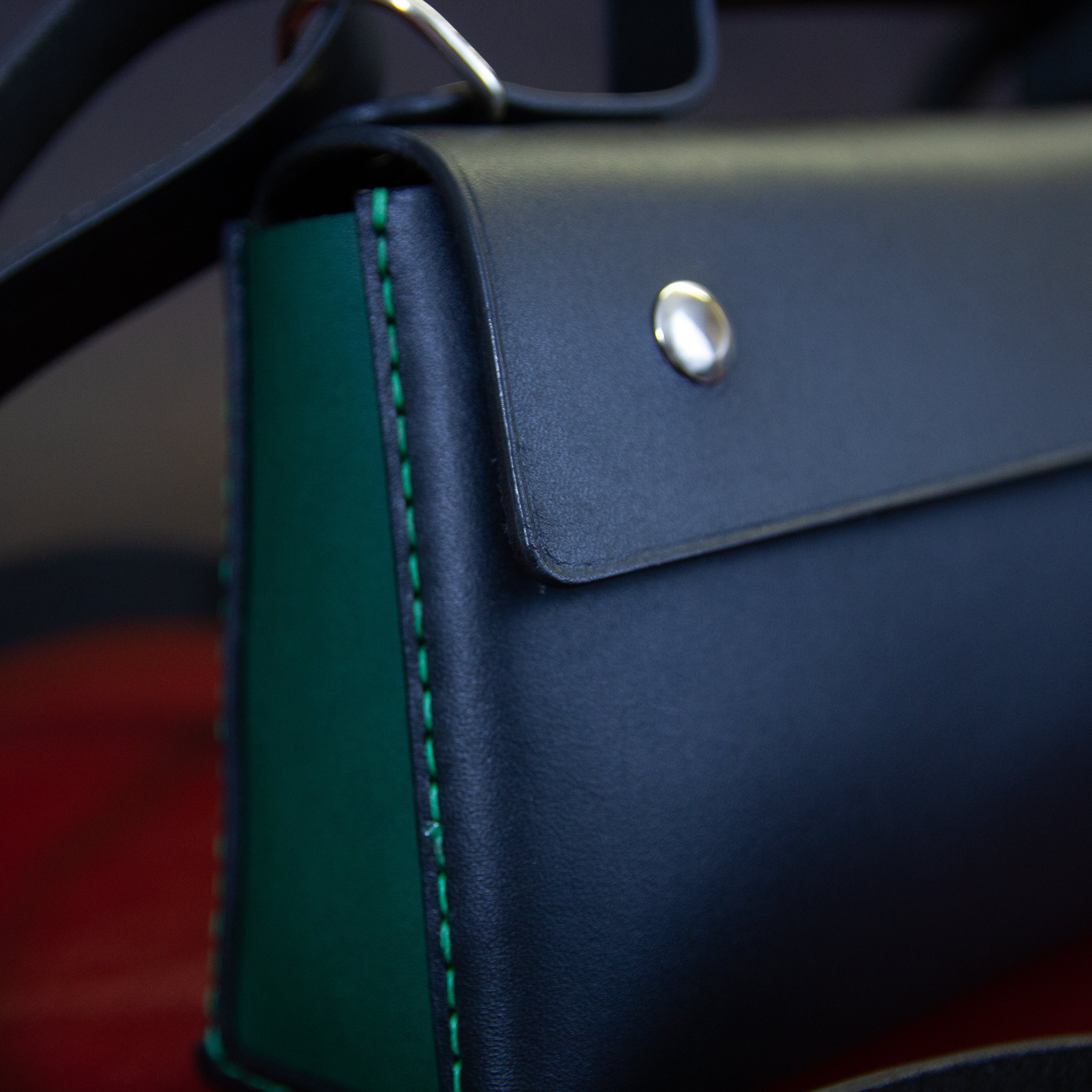 Le Distingué - Petit sac à main et bandoulière en cuir Noir