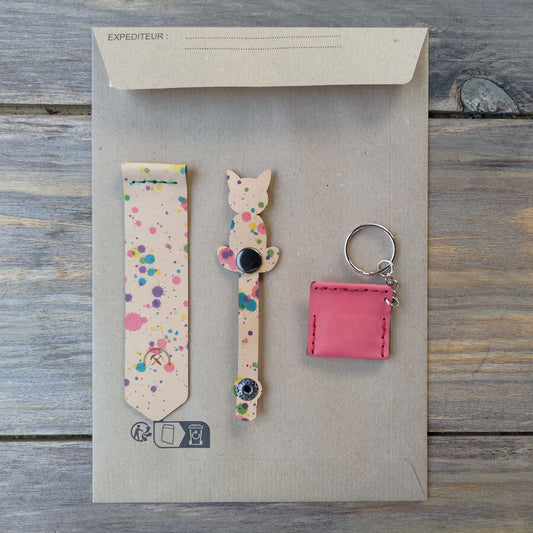 Pochette surprise - range-cable + porte-jeton + marque-page