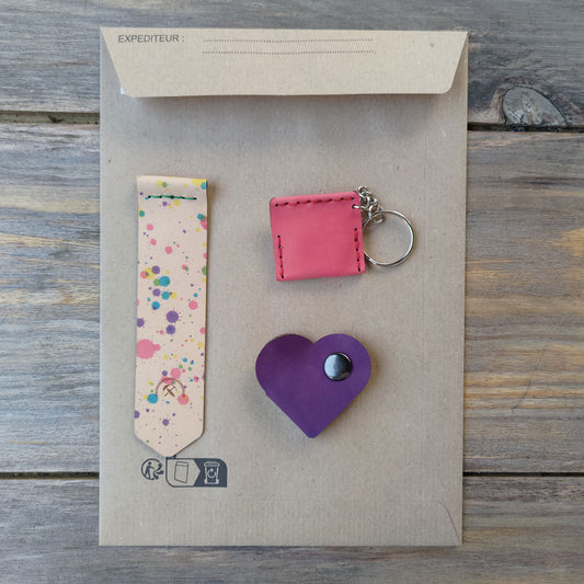 Pochette surprise - range-cable + porte-jeton + marque-page