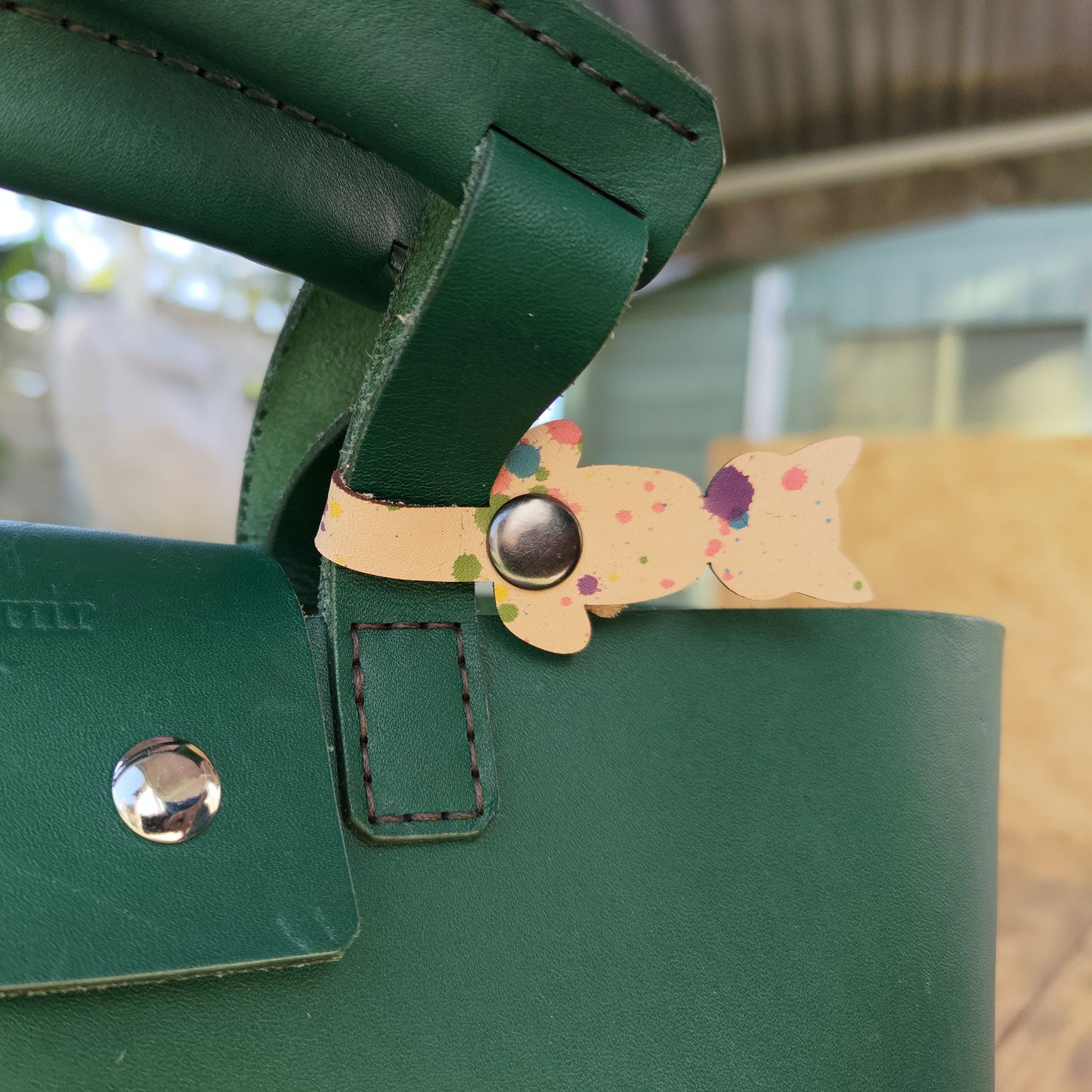 Le Chat - range-câble et décoration de sac en cuir